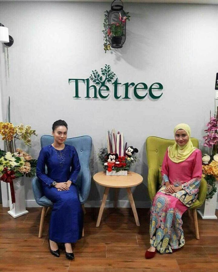 The Tree Hotel Muar Exteriör bild